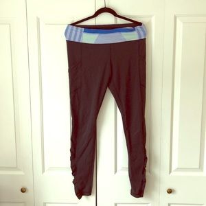 Black leggings with pockets and drawstring